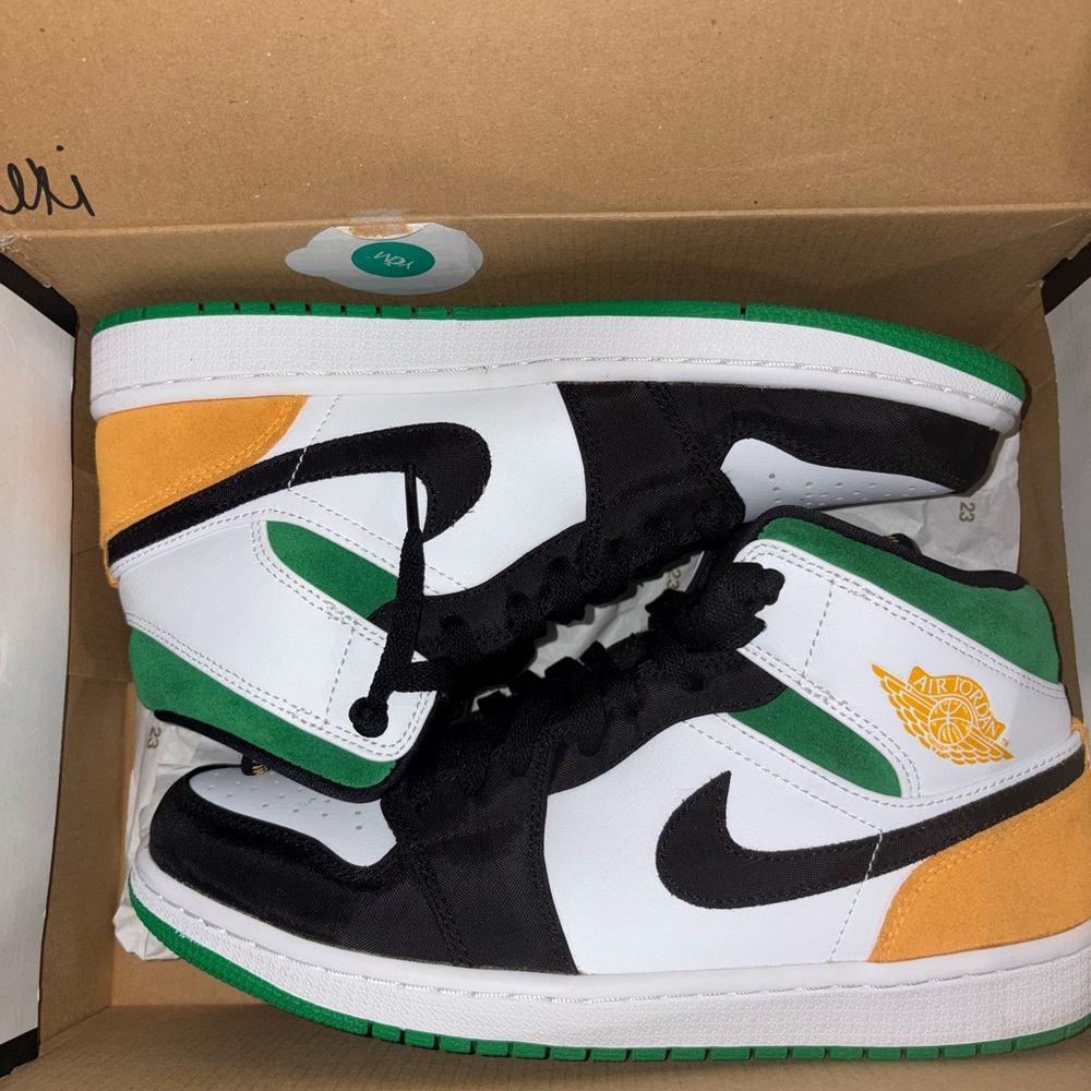 Nike Black and White Sneakers with Classic Design